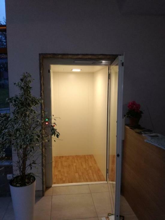منزل الضيف Ratecevo Brdo  في Janezinovi House المظهر الخارجي الصورة